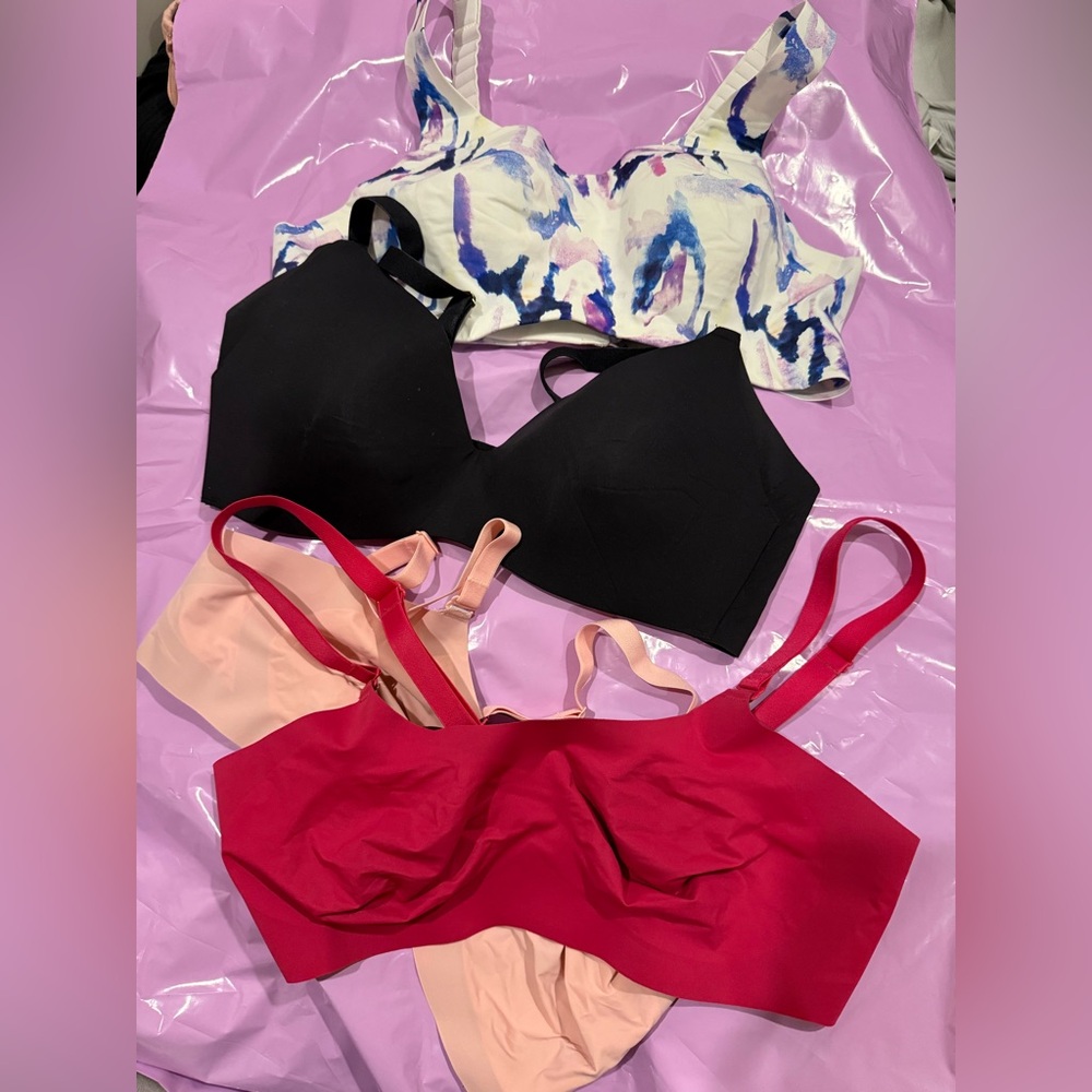 Knix set of 4 bras ( size Knix 3 / 36C)